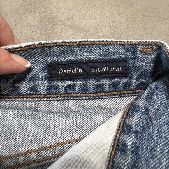 CITIZENS OF HUMANITY Danielle Cut-Off Shorts - Picture 8 of 10